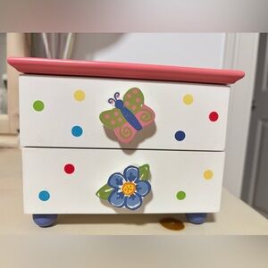 Tabletop jewelry box/organizer/storage